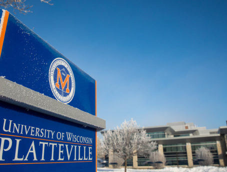 Photo of Campus Sign at UW-Platteville in Winter